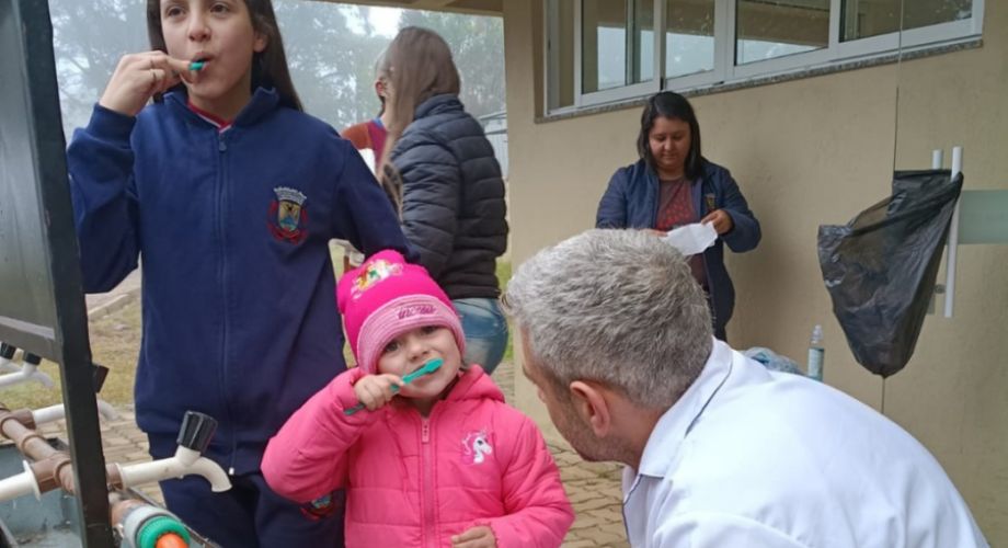 ESF Floresta realiza atividades de saúde bucal na pesagem do Bolsa ...